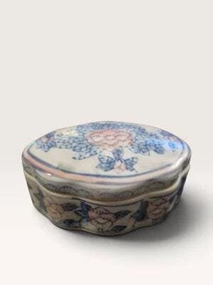 [22DF03] Vintage Chinese Porcelain Covered Trinket Box - Hand-Painted Peony Floral Motif