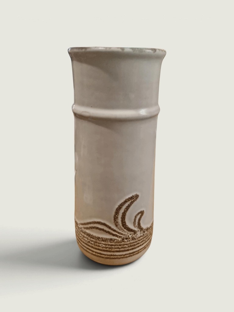 [55696AC] Vintage Strehla Ceramic Vase – Cream Glaze &amp; Brown Wave Decoration, 18 cm