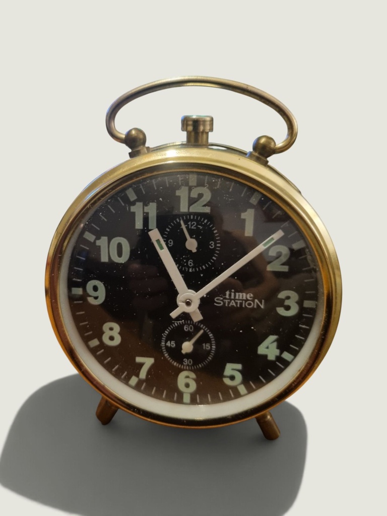 [55148AC] Time Station Mechanical Wind-Up Alarm Clock – Black &amp; Gold Tone