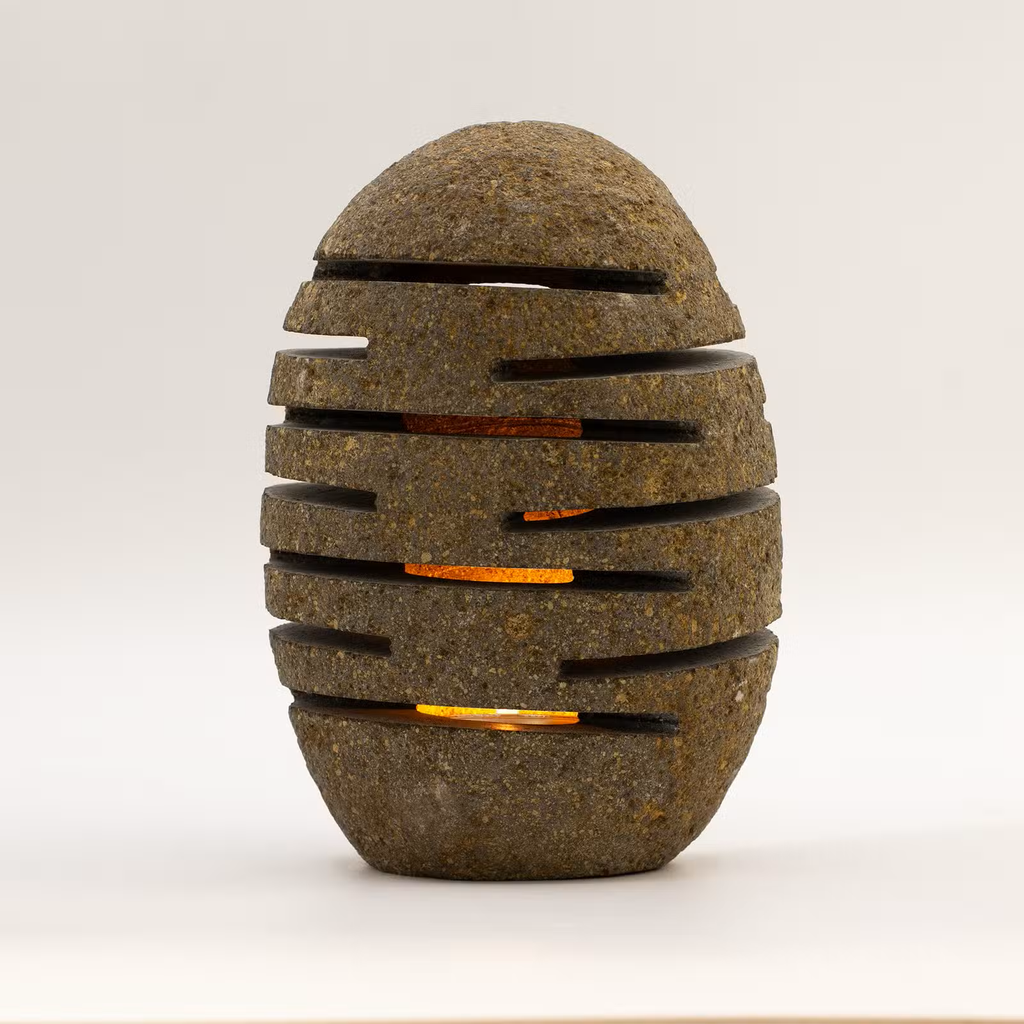 [AC-00878] Natural Riverstone Candle Holder – Standing Stone, 22 cm